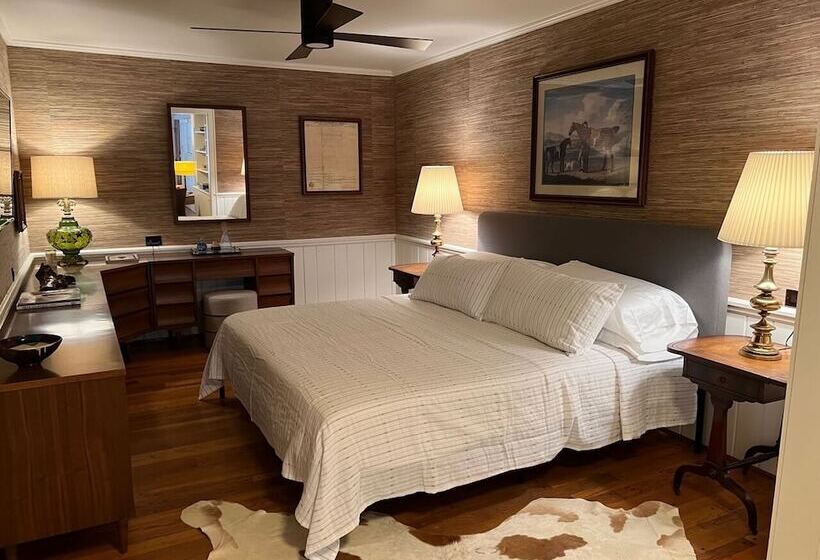 La Pension Nacogdoches