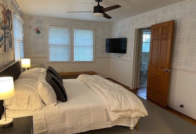 La Pension Nacogdoches