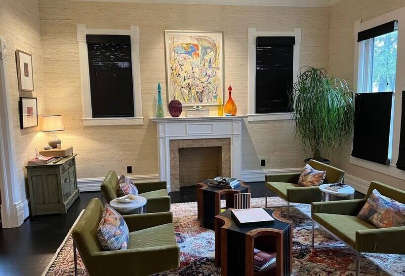 La Pension Nacogdoches