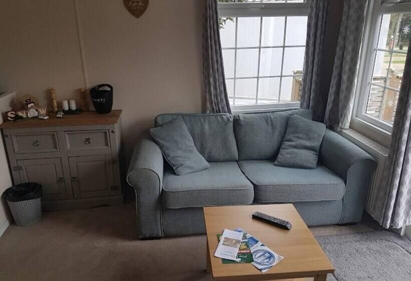 Lovely 2 Bed Chalet At Robinhood Retreat Free Park