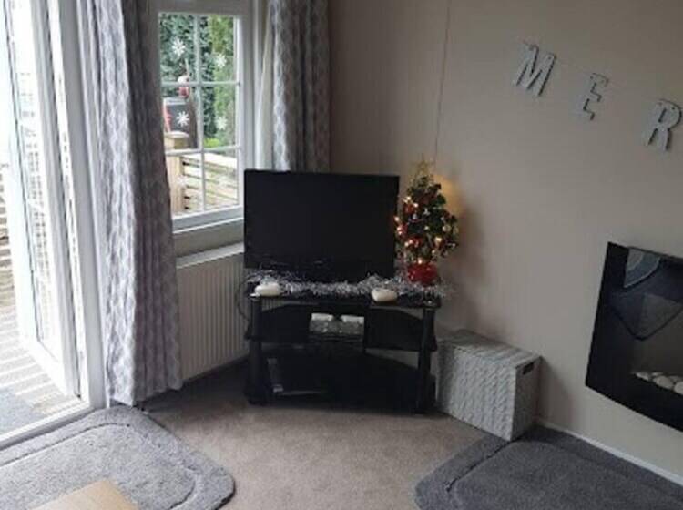 Lovely 2 Bed Chalet At Robinhood Retreat Free Park