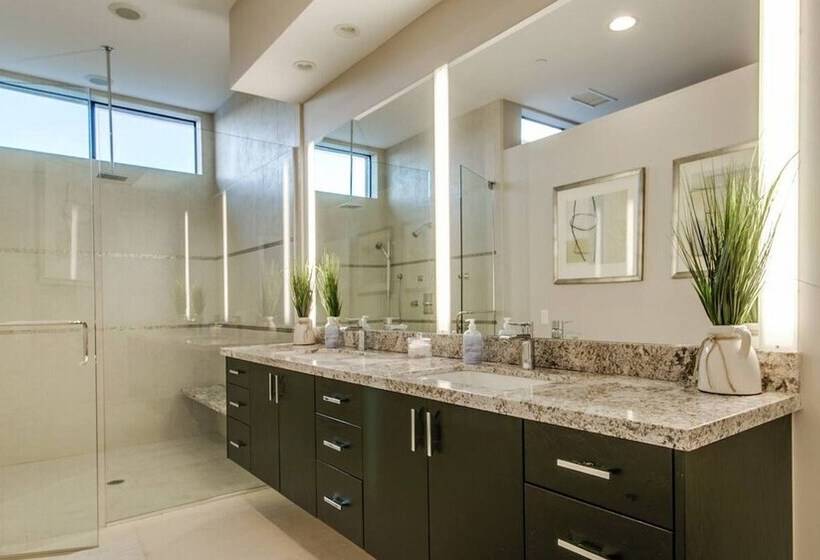 Luxe 4 Bdrm W/pool And Spa On Golf Course Lot!