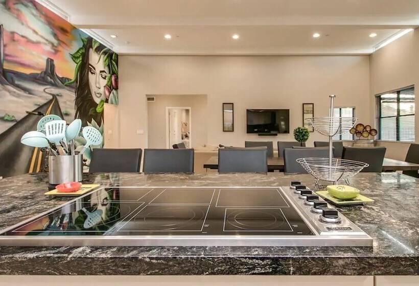 Luxe 4 Bdrm W/pool And Spa On Golf Course Lot!