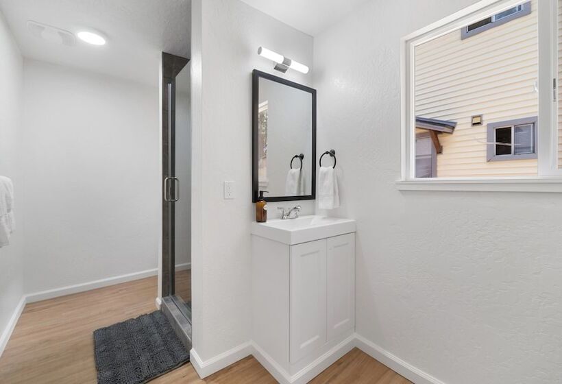 מוטל Adventure Lodge