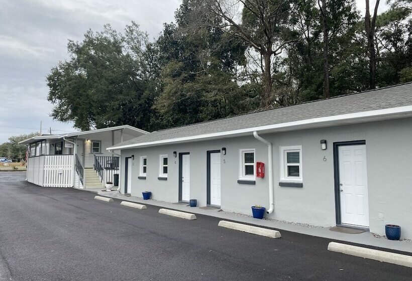 فندق على الطريق American Inn