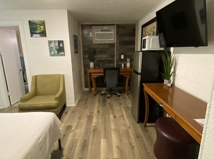 فندق على الطريق American Inn