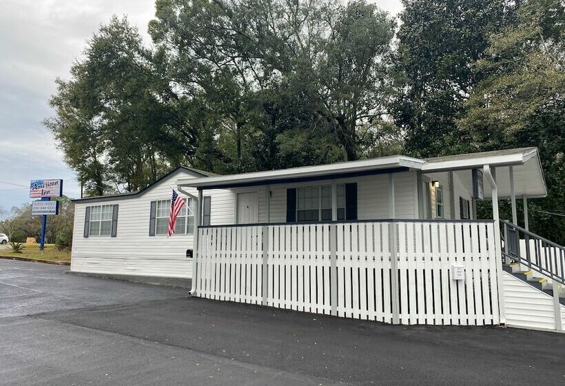 فندق على الطريق American Inn