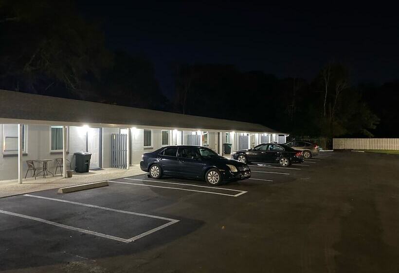 فندق على الطريق American Inn