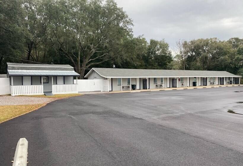 فندق على الطريق American Inn