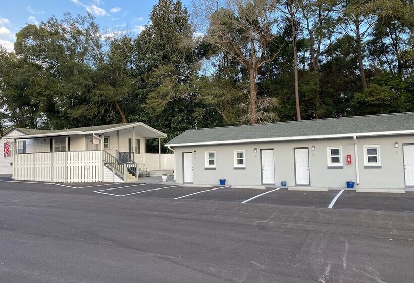 فندق على الطريق American Inn