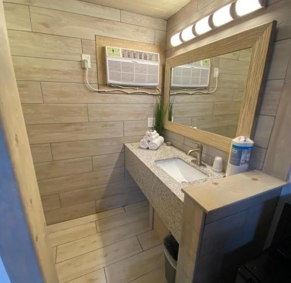 فندق على الطريق American Inn