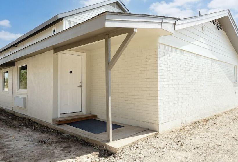 汽车旅馆  Extended Stay Gun Barrel City