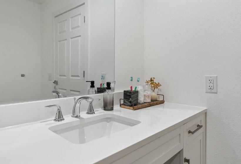 汽车旅馆  Extended Stay Gun Barrel City