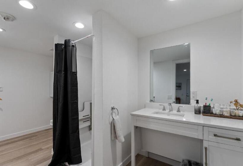 汽车旅馆  Extended Stay Gun Barrel City