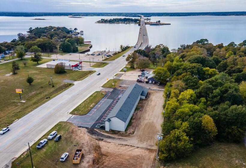 汽车旅馆  Extended Stay Gun Barrel City