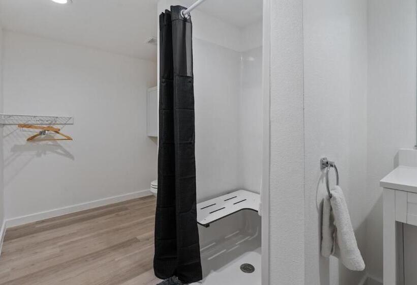 汽车旅馆  Extended Stay Gun Barrel City