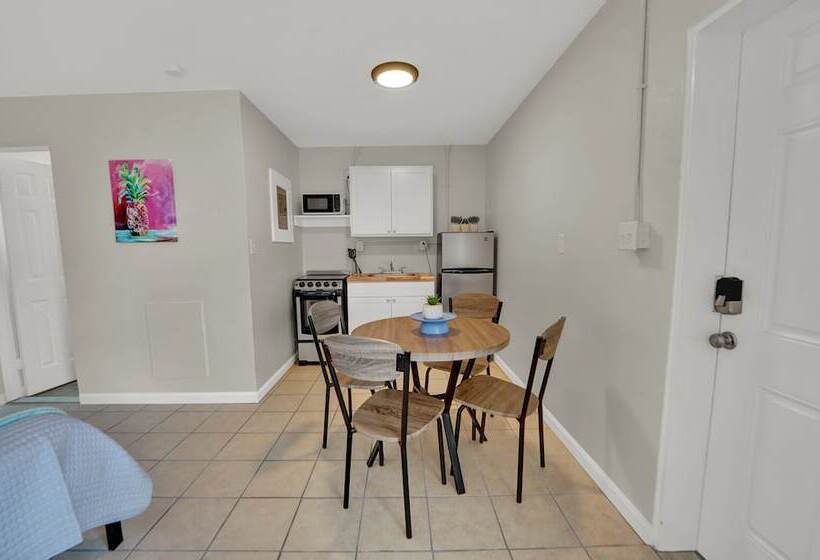 モーテル Sea Foam Suites