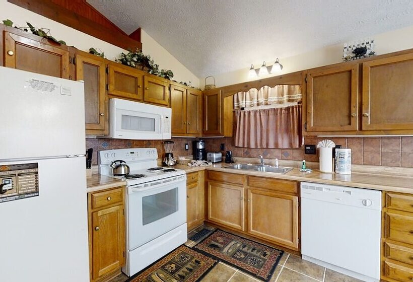 Mountaintop Hideaway