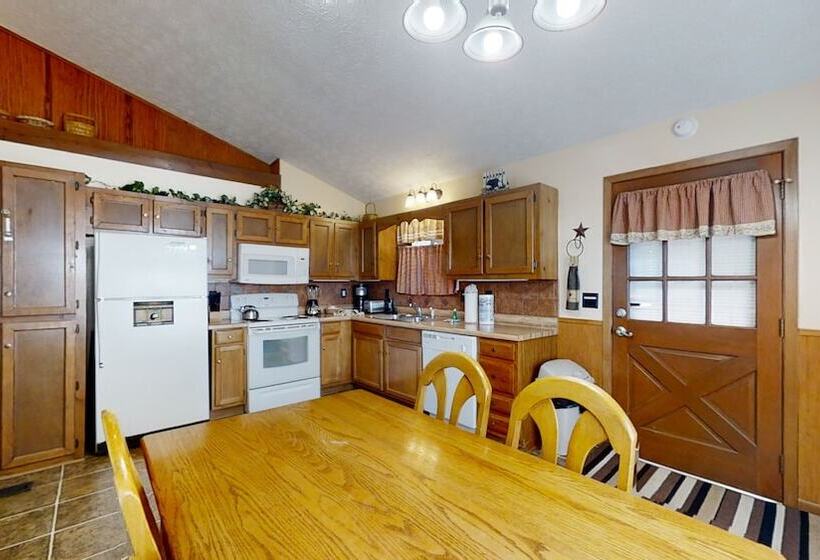 Mountaintop Hideaway