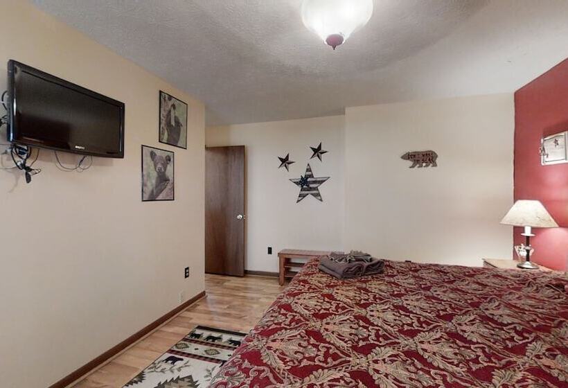 Mountaintop Hideaway