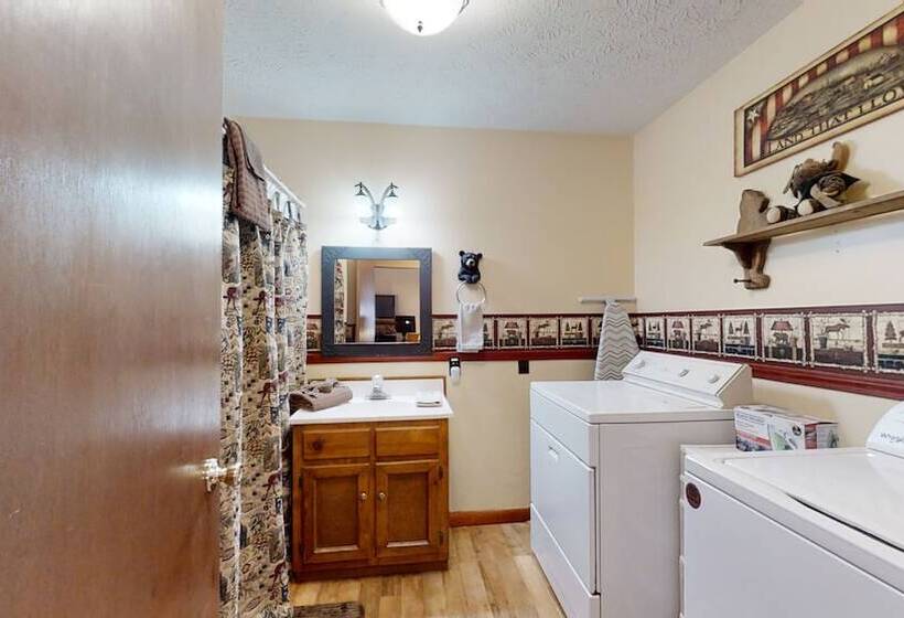 Mountaintop Hideaway