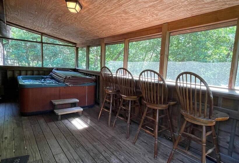 Mountaintop Hideaway