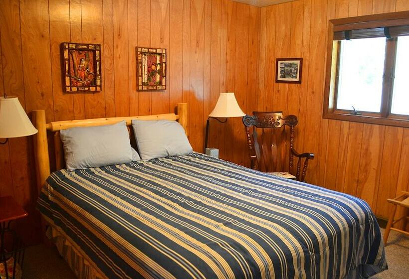 Nitschke S Northern Resort   Cabin #7