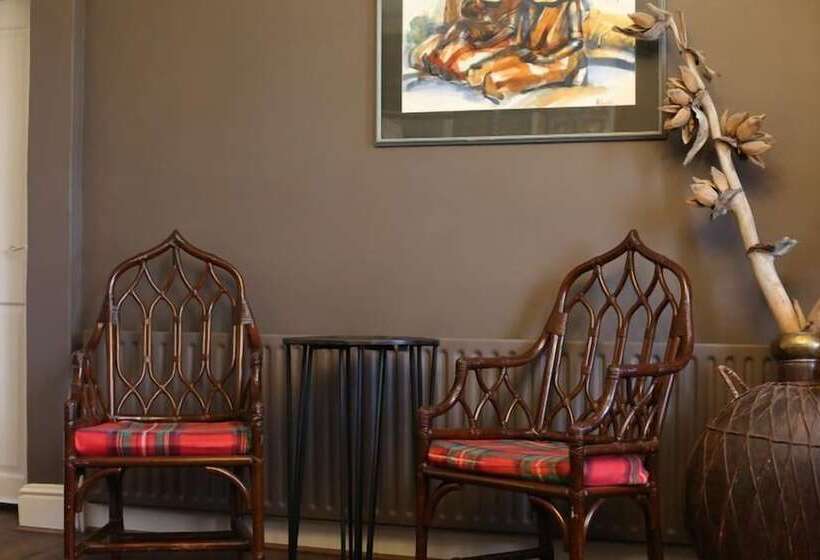 פנסיון Fox And Hounds