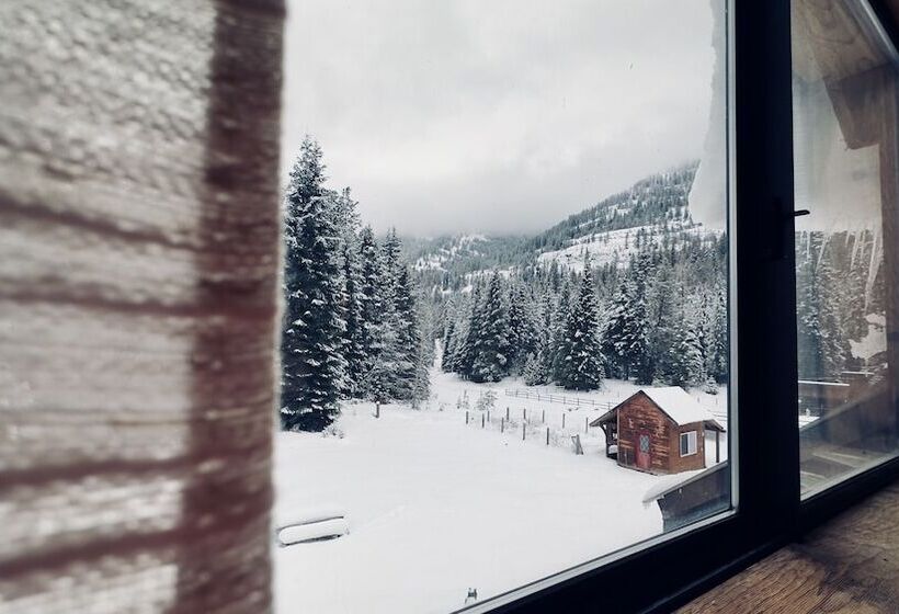 بنسيون Hidden Bear Retreat Center