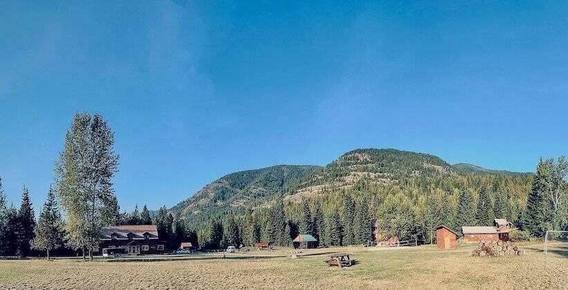 بنسيون Hidden Bear Retreat Center