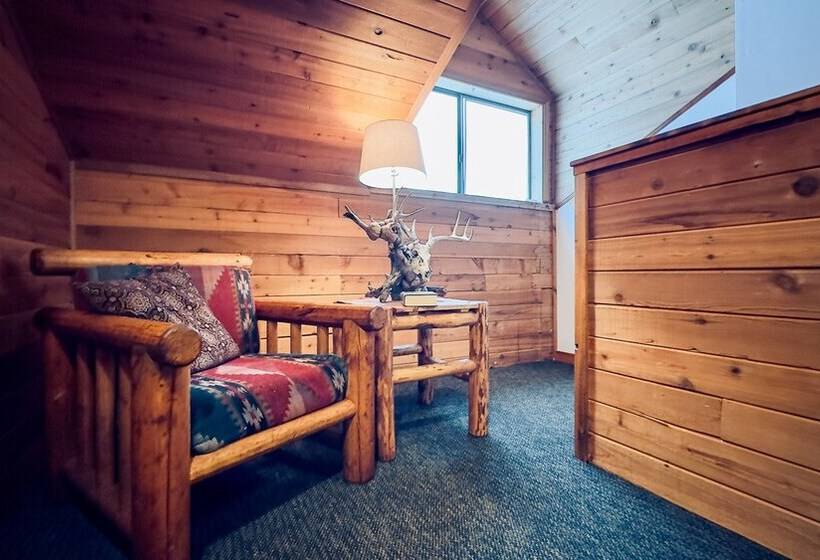 بنسيون Hidden Bear Retreat Center