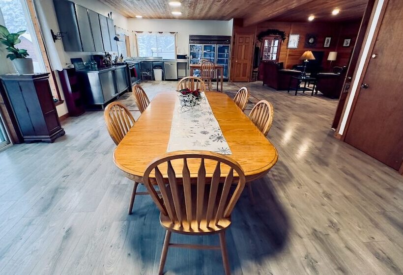 بنسيون Hidden Bear Retreat Center