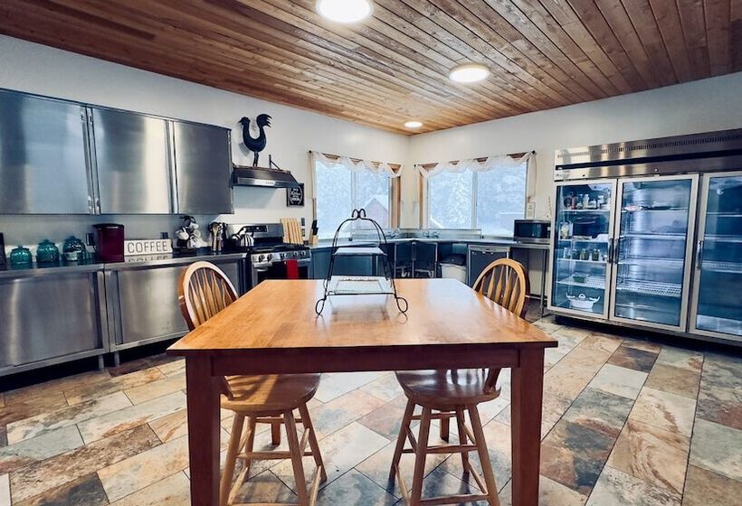 بنسيون Hidden Bear Retreat Center