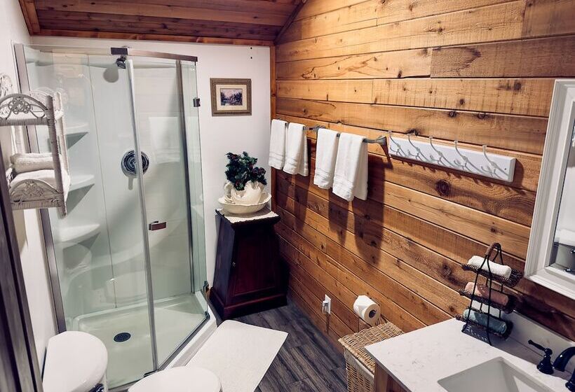 بنسيون Hidden Bear Retreat Center