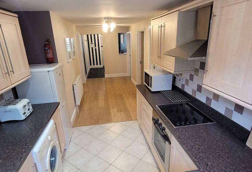 بنسيون Llys Aeron Guest House