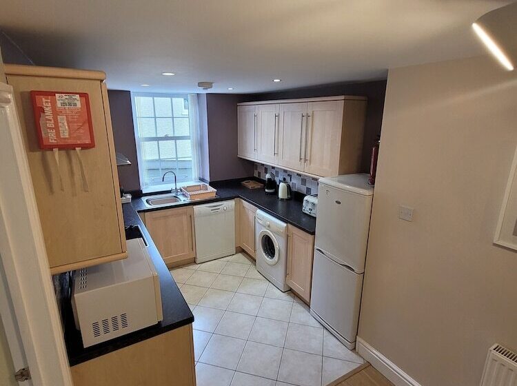 بنسيون Llys Aeron Guest House