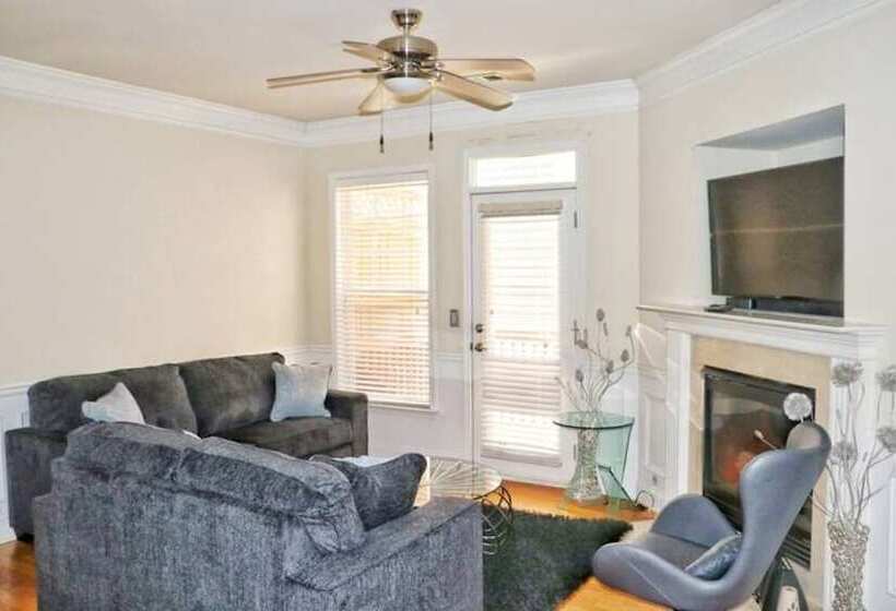 פנסיון Ravishing Downtown Home