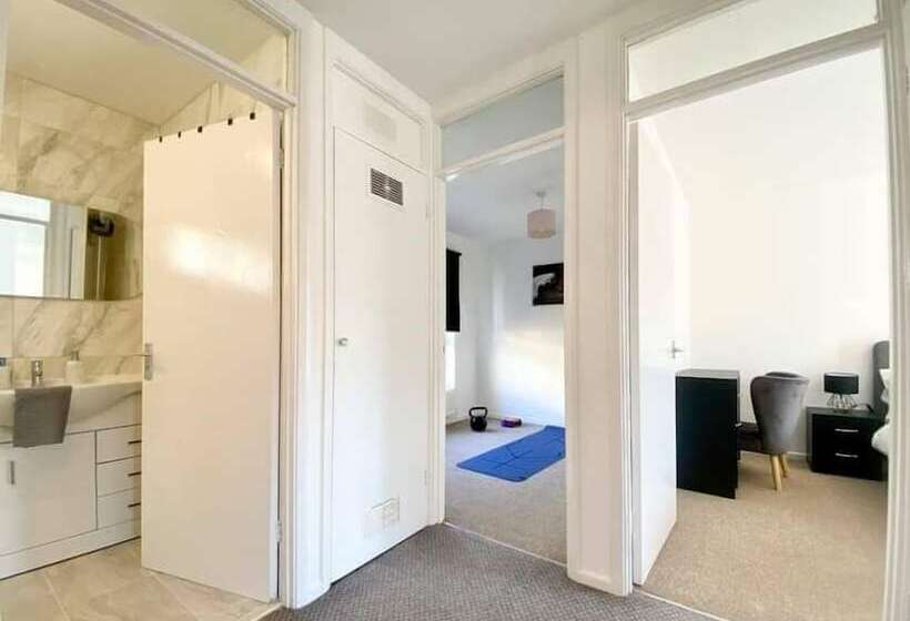 Пансион Scarlet House