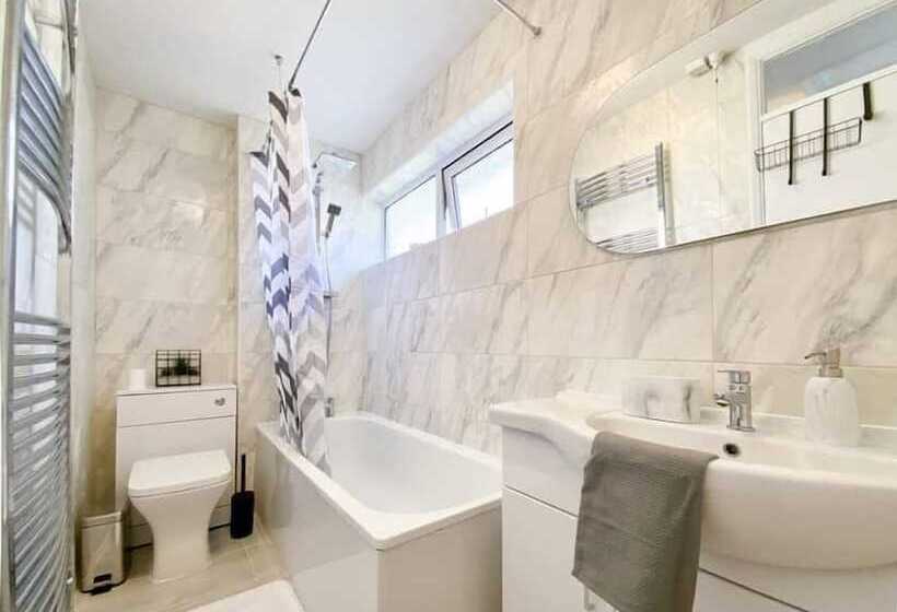 Пансион Scarlet House