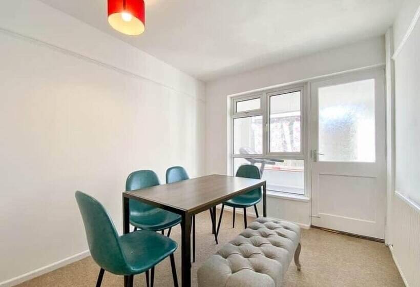 Пансион Scarlet House