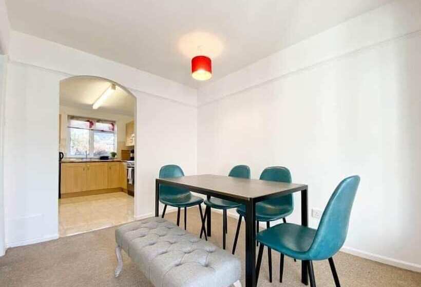 Пансион Scarlet House