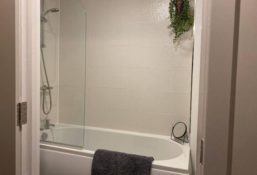 Резиденция Beautiful 4 Bed House In Lincoln  Close To Centre