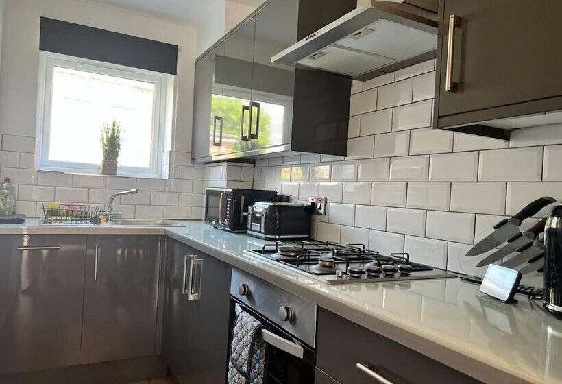 Резиденция Beautiful 4 Bed House In Lincoln  Close To Centre