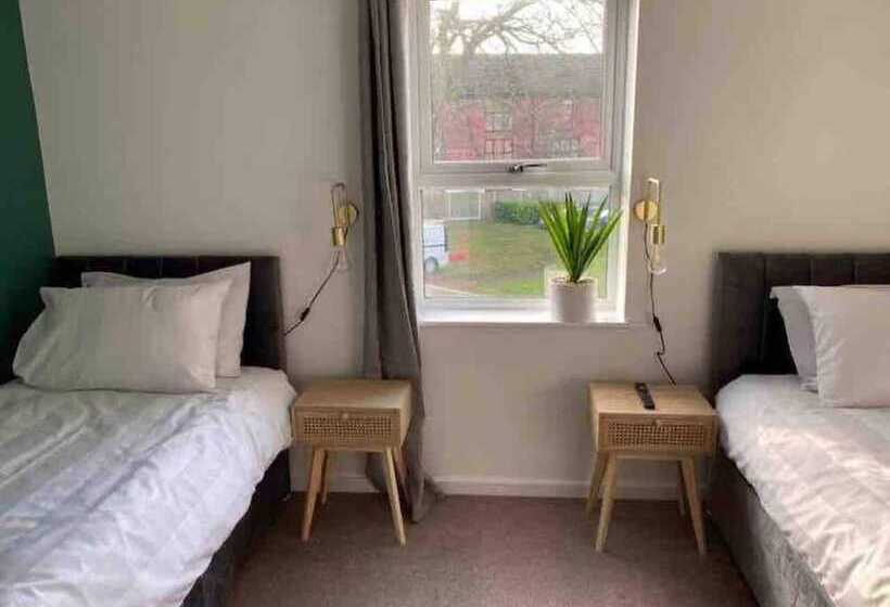 Резиденция Beautiful 4 Bed House In Lincoln  Close To Centre