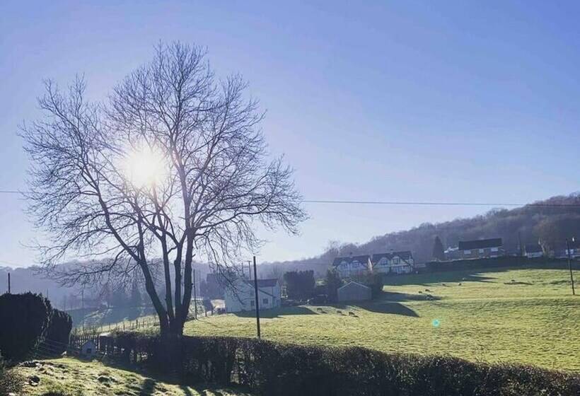Резиденция Beautiful House In The Forest Of Dean Countryside