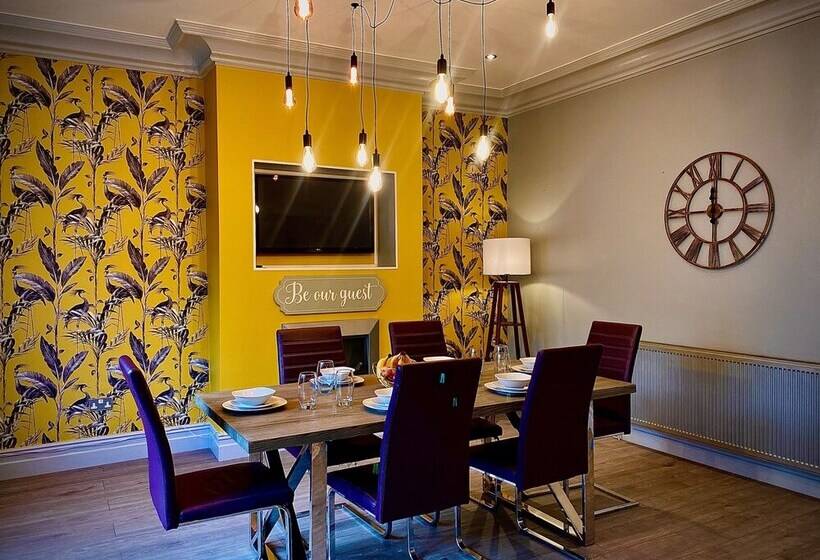 레지던스 Captivating 4 Bed Hot Tub House In Blackpool