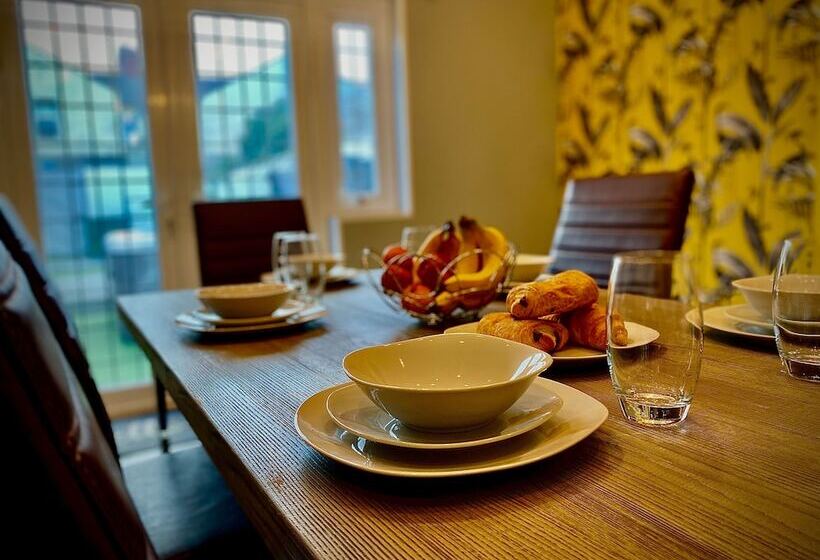 레지던스 Captivating 4 Bed Hot Tub House In Blackpool