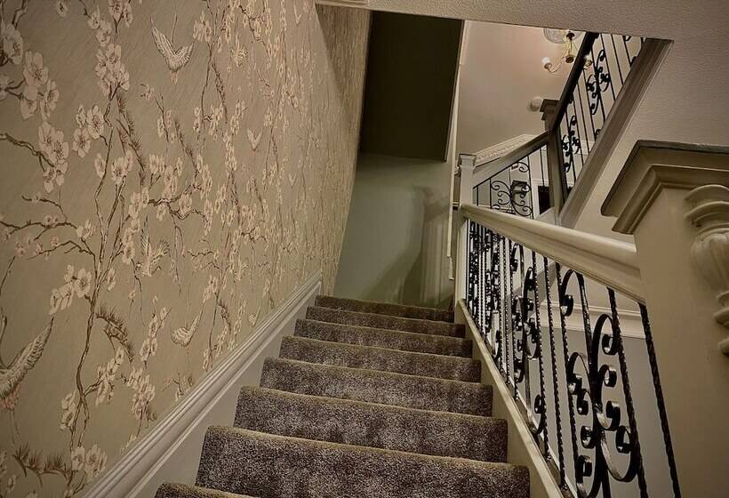 레지던스 Captivating 4 Bed Hot Tub House In Blackpool