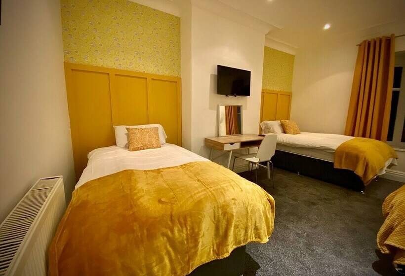 레지던스 Captivating 4 Bed Hot Tub House In Blackpool