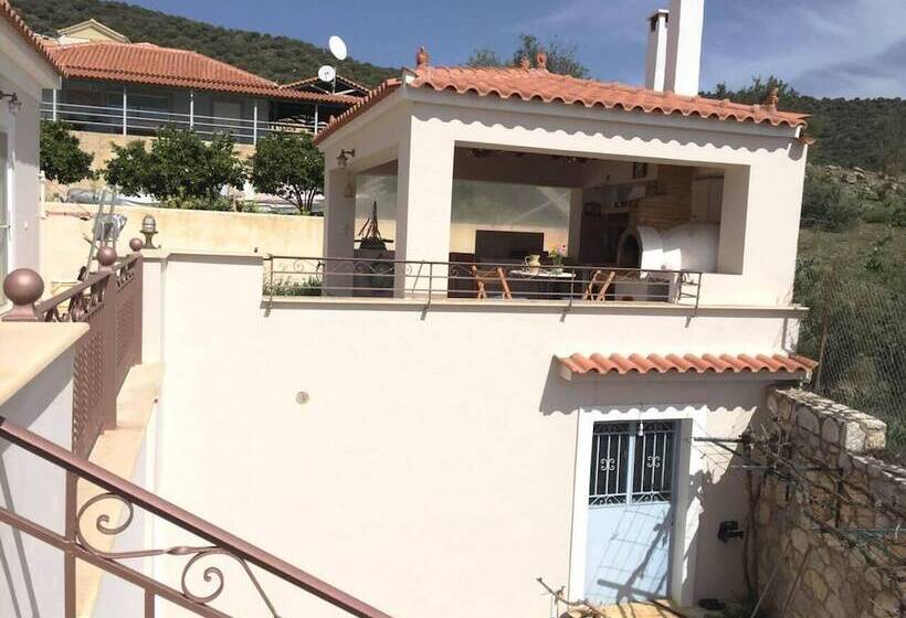 레지던스 Immaculate 3 Bed House In Ermioni